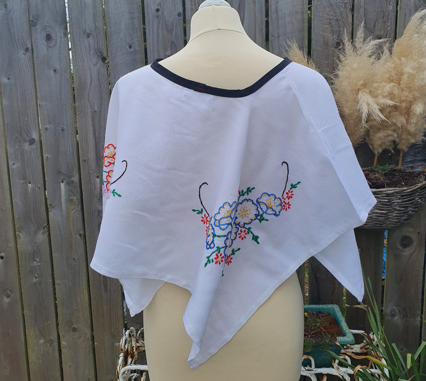 Vintage Poncho One size up to size 18