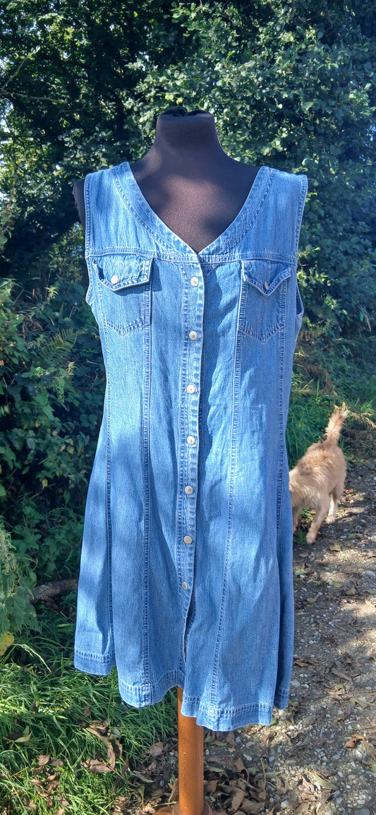 Vintage pinafore size 16