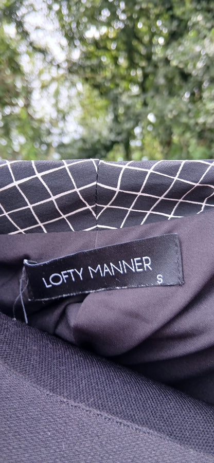 Lofty manner small