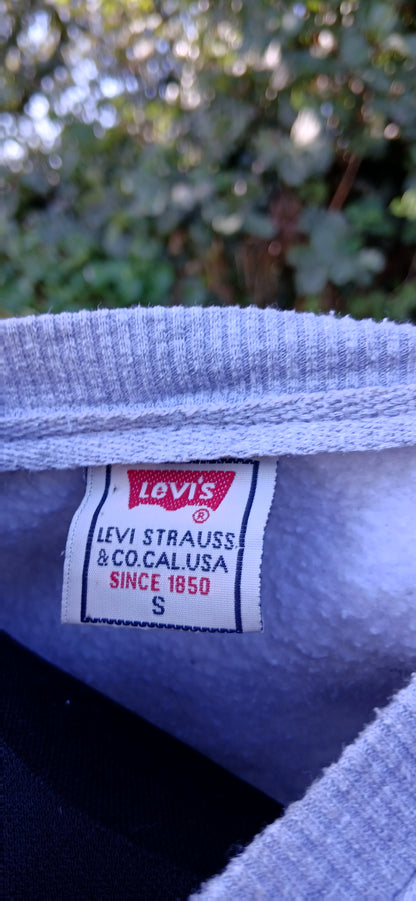 Levis sweater small
