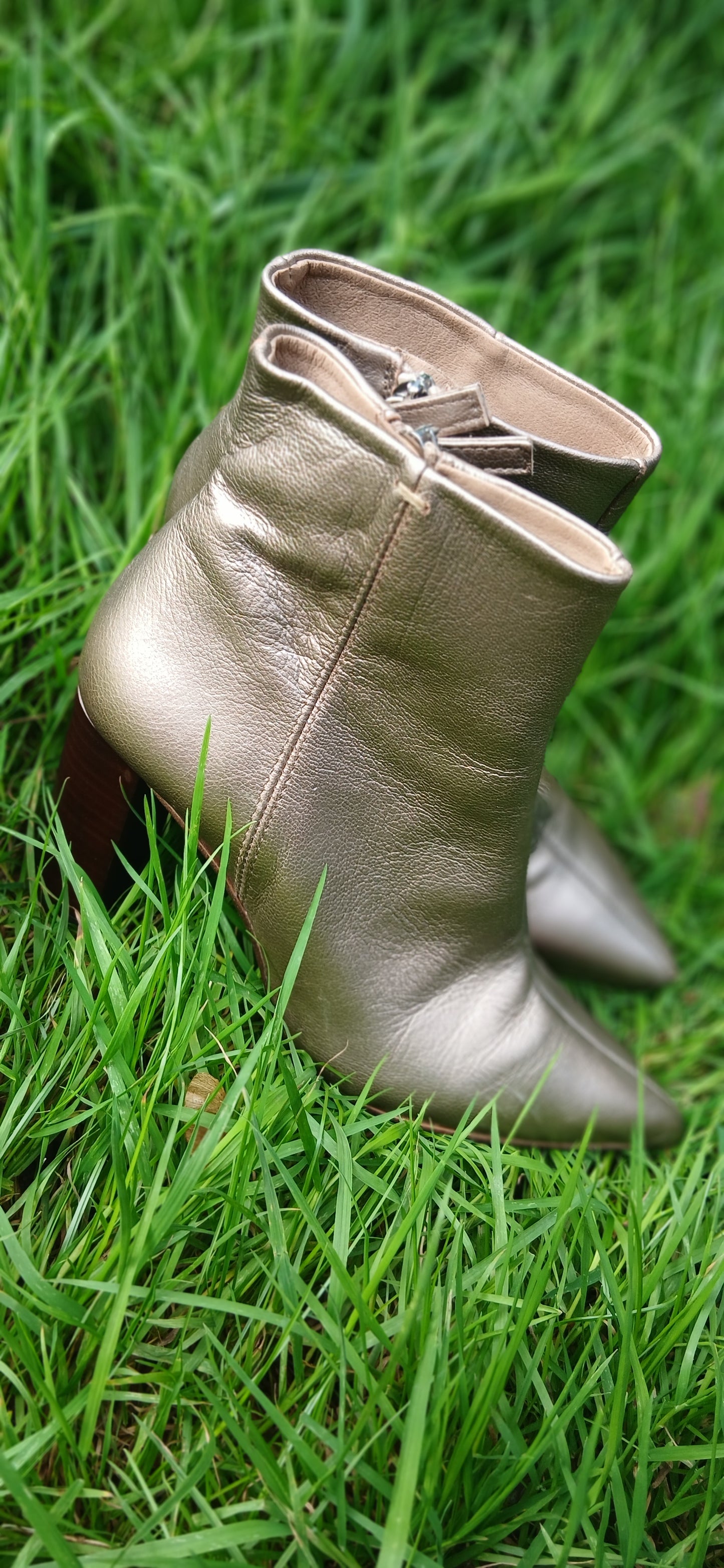 Sosander boots size 4