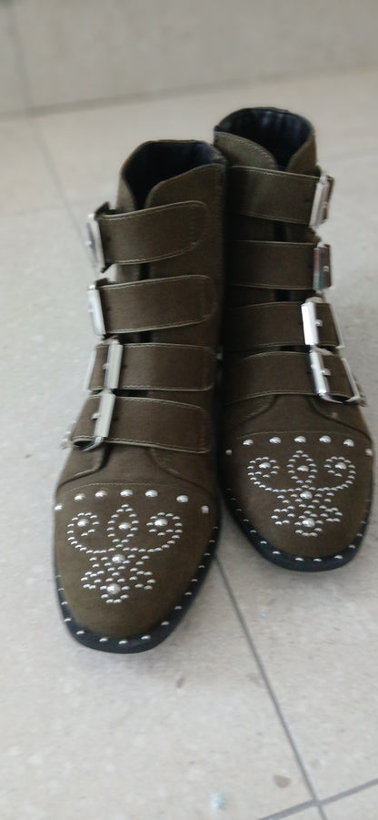 River island boots size 4