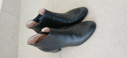 Amy hubberman boots size 4
