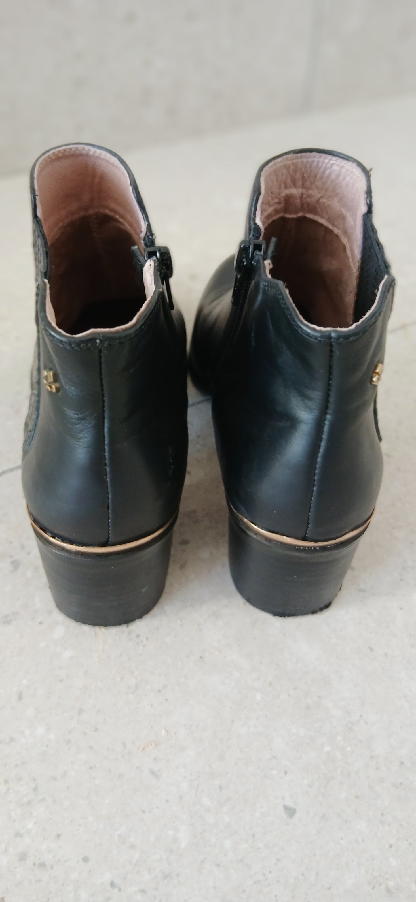 Amy hubberman boots size 4
