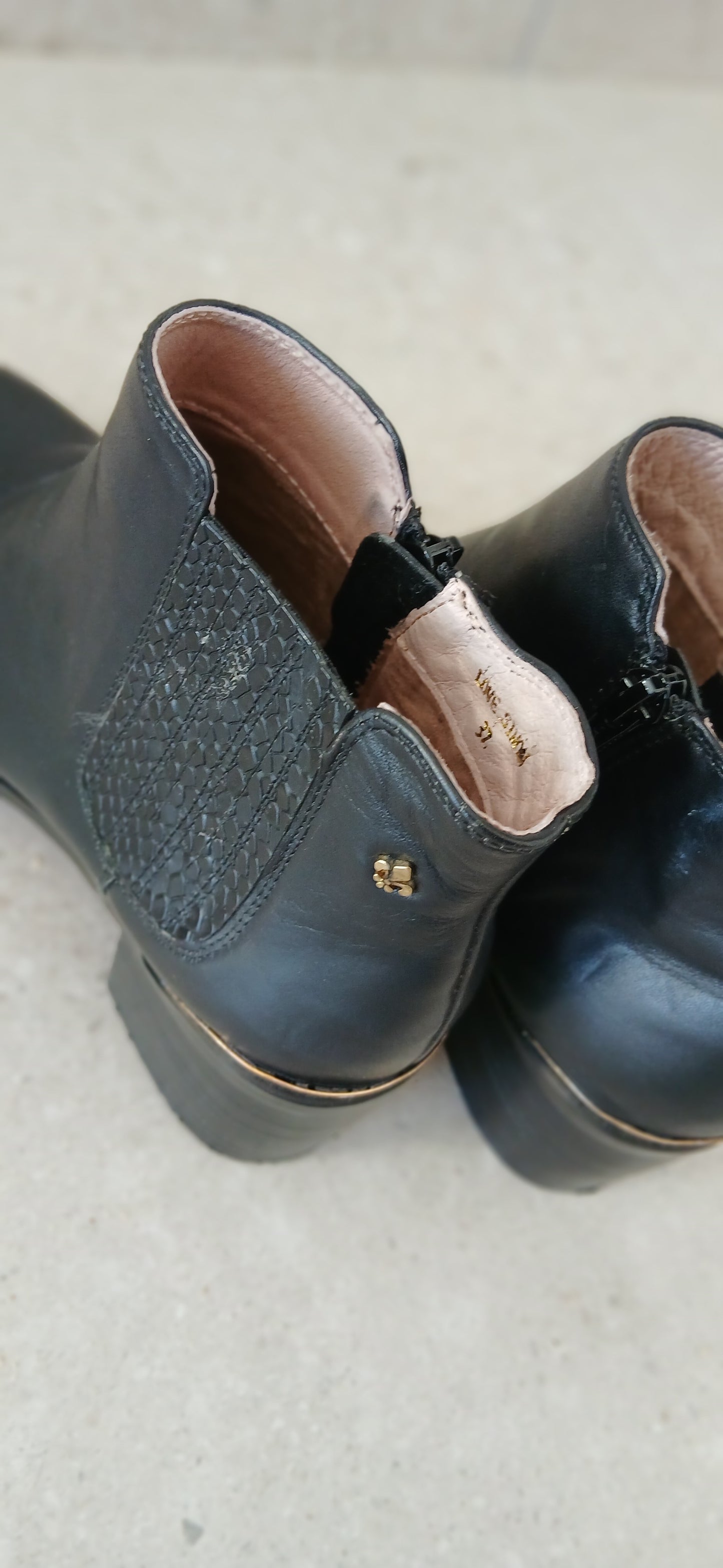 Amy hubberman boots size 4