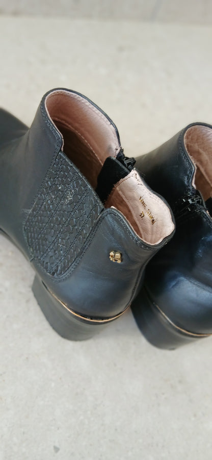 Amy hubberman boots size 4