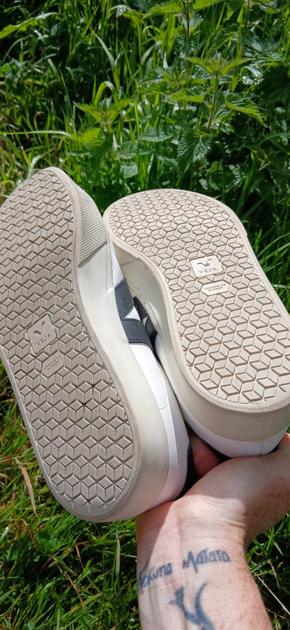 Vejas size 8