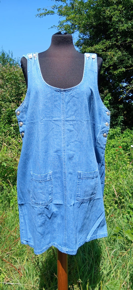 Vintage pinafore size 18